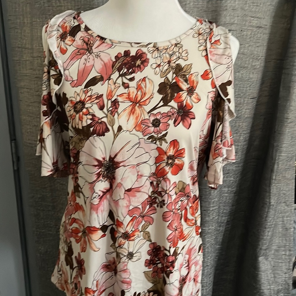 Cute floral top size small